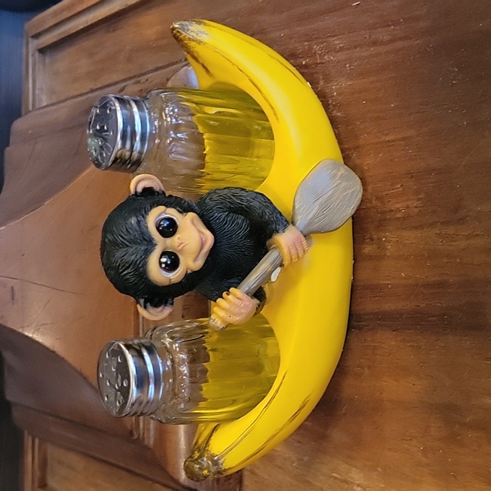 Monkey S & P shakers